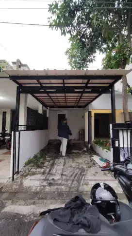 Kanopi rumah menggunakan atap alderon dan spandek