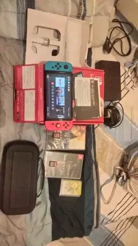Jual Nintendo switch oled fullset + 2 game kaset (zelda botw sama ds)