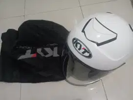 Helm KYT putih baru