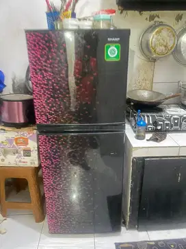Dijual murah kulkas sharp second