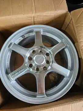 Velg Rays TE-37 R15 PCD4x100/114.3 Silver Polish. Velg Only 4 Pcs