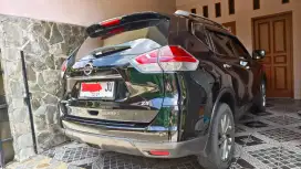 Nissan X-Trail 2.5 AT Hitam 2017