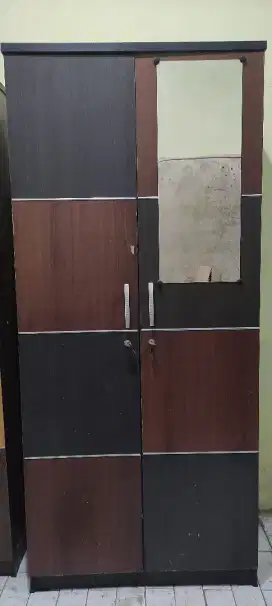Dijual cepat lemari coklat tua ( boleh nego)