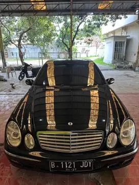 Mercedes-Benz E240 2004 Bensin