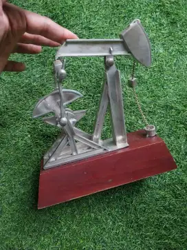 Miniatur Tambang Minyak/Oil Rig Vintage