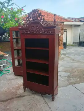 Lemari antik kuno