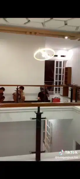 Reling tangga dan balkon tangga
