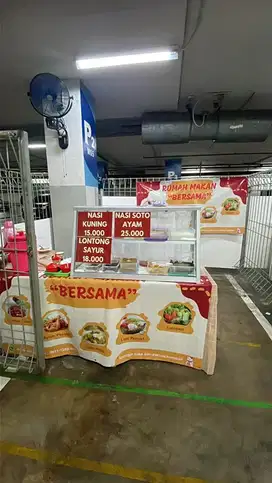 Di jual etalase jualan berikut 2 meja