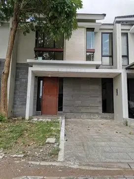 Dijual Rumah North West Lake Citraland Surabaya
