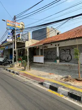 Disewakan Ruko strategis pinggir jalan