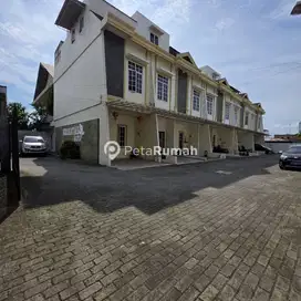JUAL TOWNHOUSE JALAN PENDIDIKAN KOMPLEK KRAKATAU SUITE DEKAT PASAR III