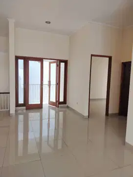 Rumàh 2 lantài lebar 16m siap huni amàn dan Jalan lebar