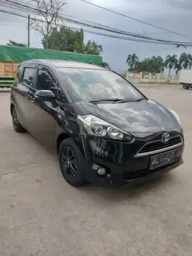 Toyota sienta G metic 2016