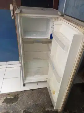 Kulkas satu pintu normal