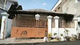 Dijual rumah lama berikut kontrakan di Setiabudi - Jaksel