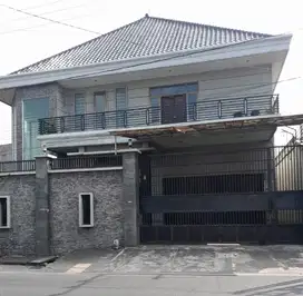 DIJUAL RUMAH MEWAH WITH POOL BLITAR
