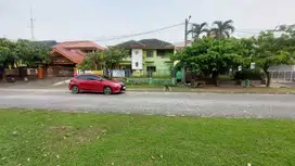 Rumah Besar Depan Taman Luas Di Jl Bulevar Kemang Pratama Bekasi