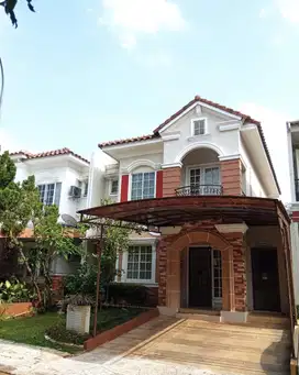 Rumah Rapi dua lantai The Green BSD Tangsel