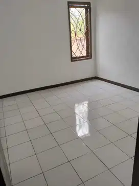 Rumah MURAH 2 lantai bagus baru renov Komplek Pondok Bunga Sariwangi