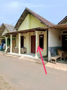 Rumah Poros Aspal Kampung Ngembul Tajinan