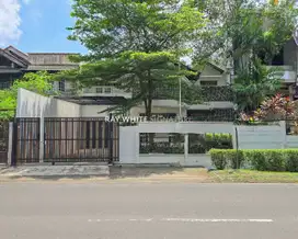 Rumah Lama 2 Lantai Terawat di Jl Bintaro Utara