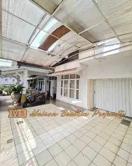 RUMAH SIAP HUNI LOKASI BAGUS NYAMAN DAN STRATEGIS DI KEMANGGISAN