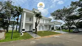Rumah Besar dalam Cluster dengan View Lapangan Golf
