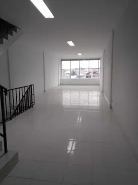 Ruko 3_1/2 lantai, Plong, Hadap Jl. Raya Letjen Suprapto, 4.5 x 17M