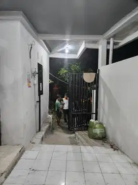 Kost khusus wanita kamar mandi bersama jalan bahari cipete