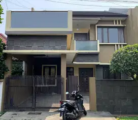 Rumah Bagus 2 Lantai Siap Huni Komplek Tenang Batununggal Indah.
