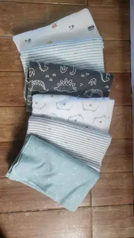 Bedong Bayi Klasik YOBO motif Boys
