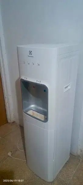 Dispenser Galon Bawah Electrolux