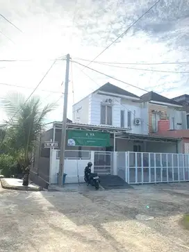 DIJUAL RUMAH HOOK 2 LANTAI DAN FURNITURE MURAH BALIKPAPAN