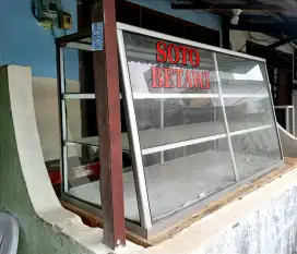 Etalase makanan model miring, ukuran 1,5m X 50cm, msh bagus