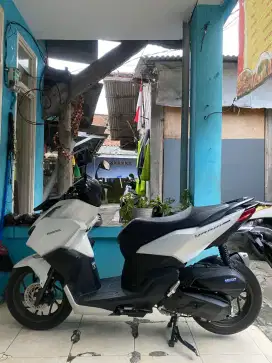 VARIO 160 2023 CBS ISS KILOMETER RENDAH