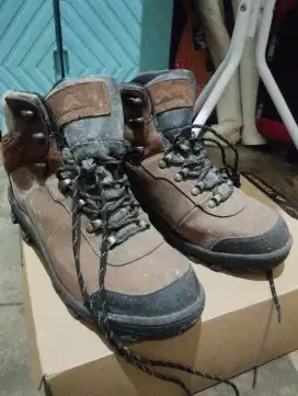 Sepatu gunung eiger