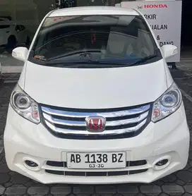 HONDA FREED PSD LAST EDITION 2014/2015 Favorite colour white