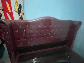 divan kasur merah maroon