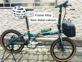 Sepeda lipat warna bunglon