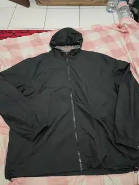 Jaket outdoor warna hitam