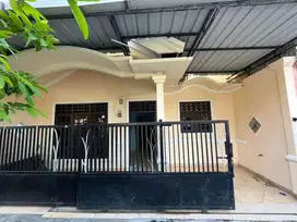 DIKONTRAKAN RUMAH SIAP HUNI STRATEGIS DEKAT MASJID AGUNG DAN ROYAL PLZ