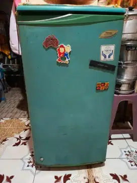 Kulkas 1 pintu toshiba