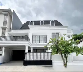 Dijual Rumah Mewah + swimmingpool Di Mertilang Sektor 9 Bintaro Jaya