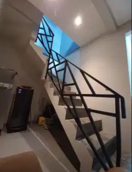 RUMAH 2 LANTAI SEBELAH WISMA JAYA AKSES DEKAT BULAK KAPAL,TAMAN JUANDA