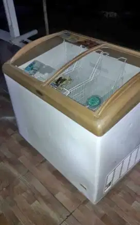 dijual cepat freezer kaca