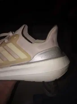 Dijual sepatu adidas original ukuran 40