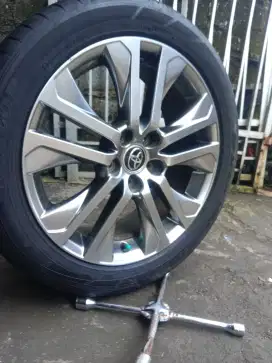 ORM TOYOTA ZNIX HIBRID