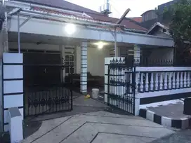 Rumah Terawat Rungkut Asri dekat MERR dan UPN