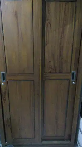 Lemari geser kayu jati