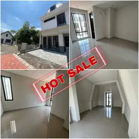 DIJUAL Rumah Dian Istana White House dkt LaFleur Wiyung